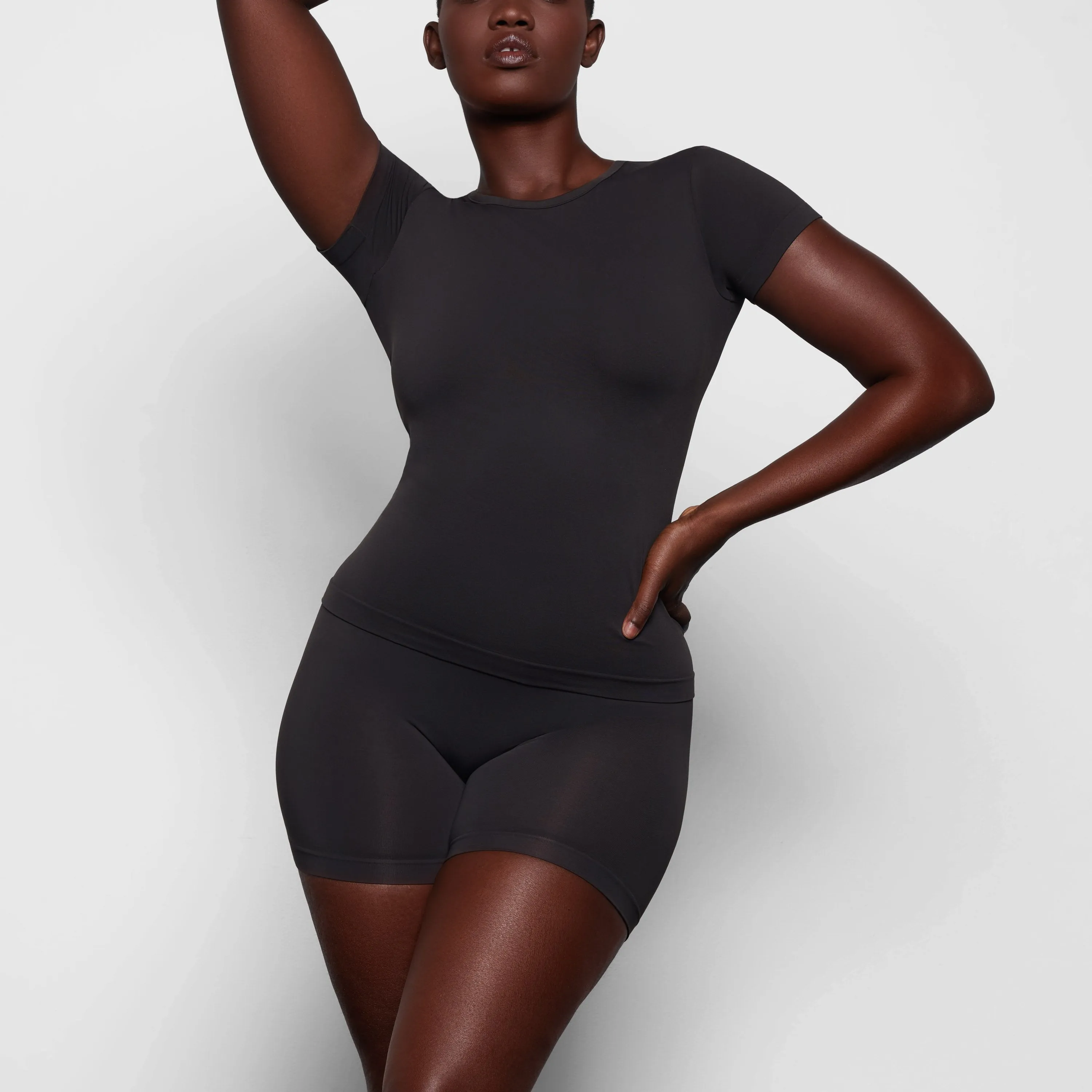 SKIMS BUTTER TEE | SOOT
